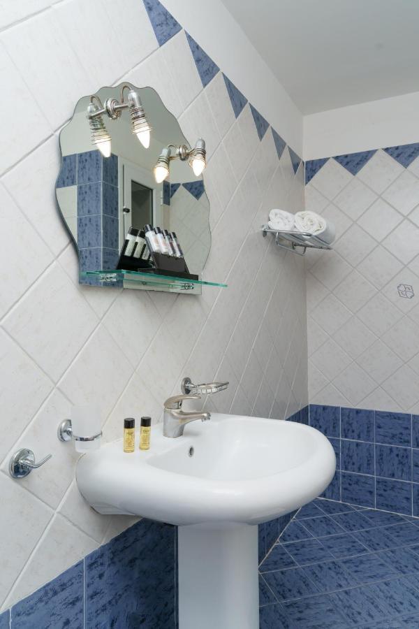 Stefania Hotel Amarynthos Esterno foto
